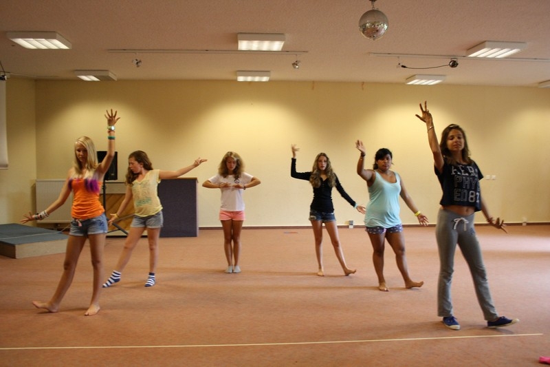 Village Camps International Summer Camp Leysin, Switzerland 2026-07-18 https://www.villagecamps.com/journals_admin/images/714-20-dance (19).jpg